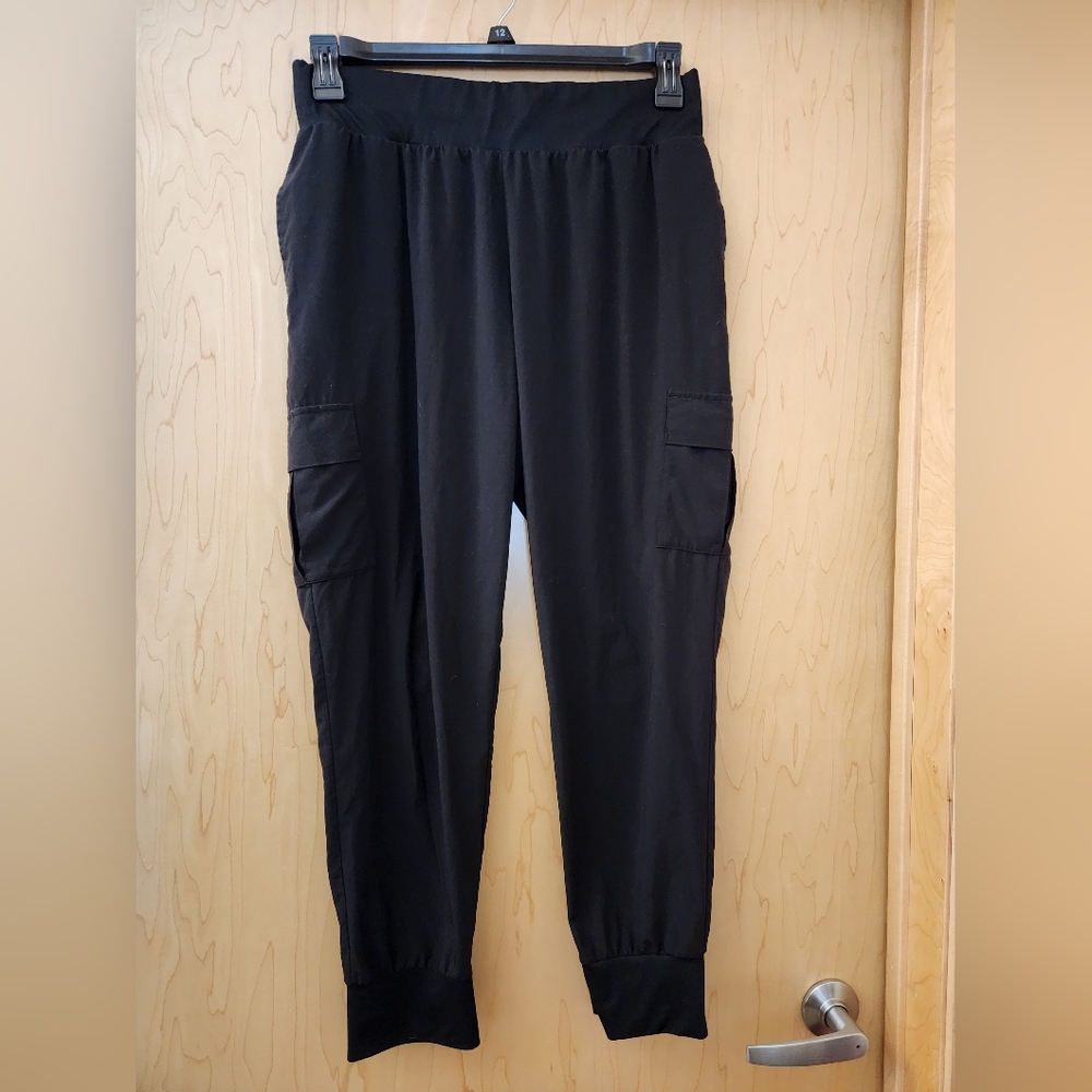 Z by zelle nylon black joggers with pockets, size M.